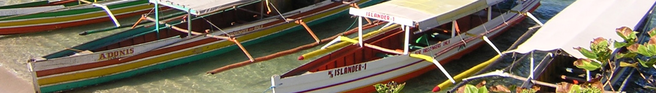 Boats on the sand near Quezon Island Campsite in Hundred Islands